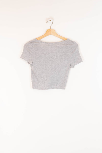 Camiseta crop gris con fruncido