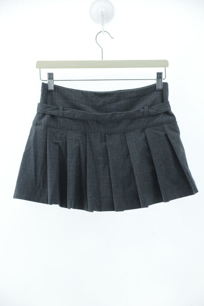 Falda mini gris con cinturón