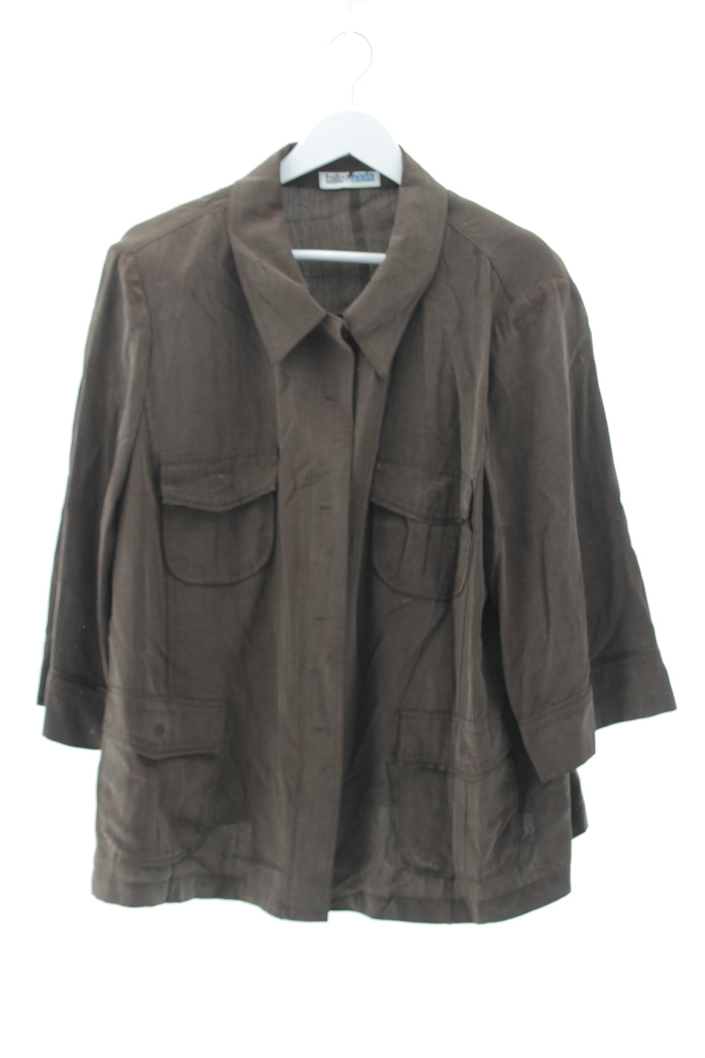 Camisa tipo lino marrón con bolsillos