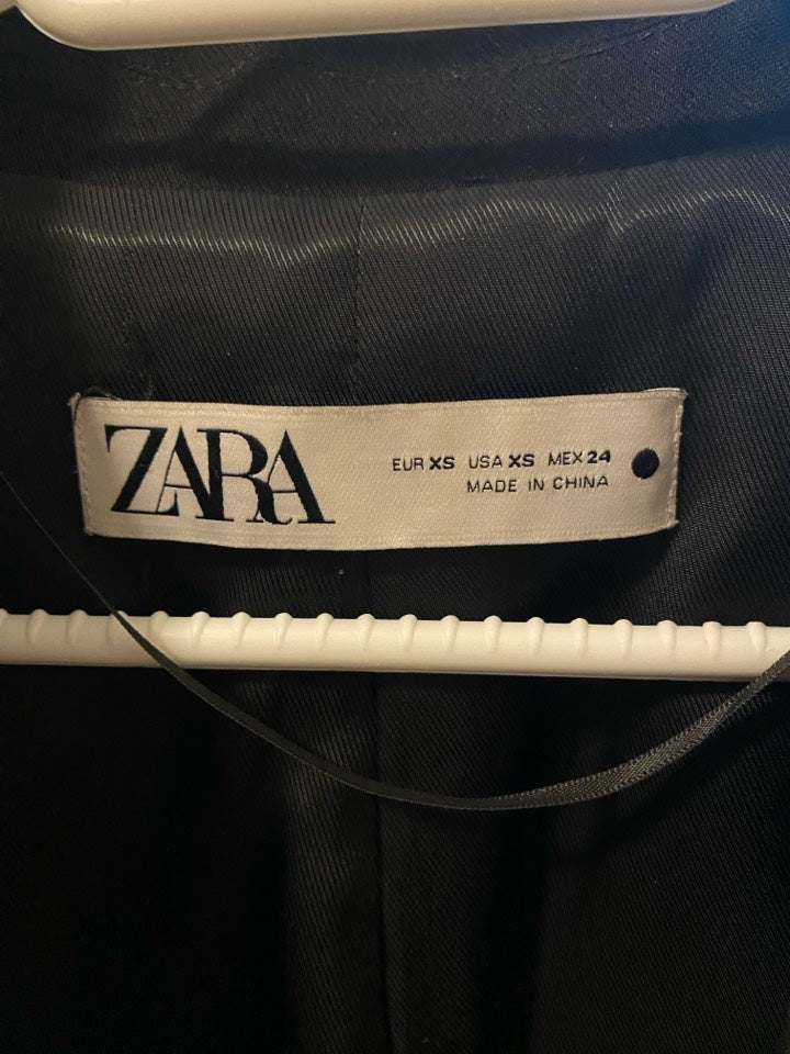 Blazer Zara negra oversize