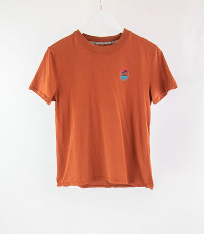 Camiseta naranja estampado