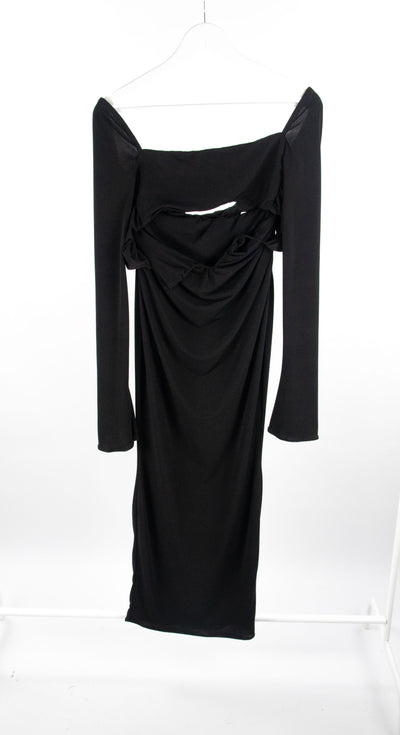 Vestido negro escote