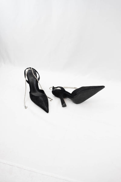 Zapato de tacón negro
