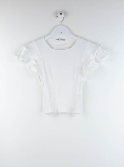 Camiseta blanca con mangas abullonadas