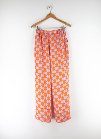 Conjunto top y pantalón satinado naranja y gris