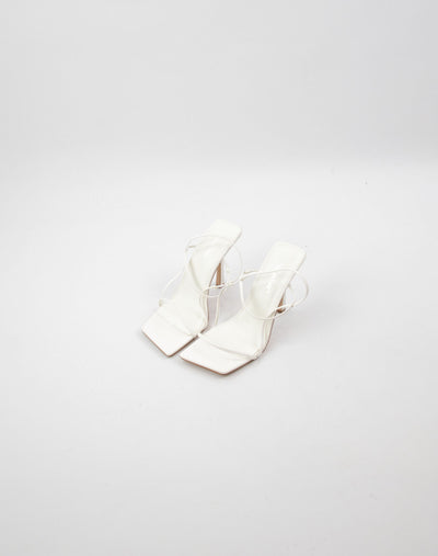 Sandalias blancas de tacón