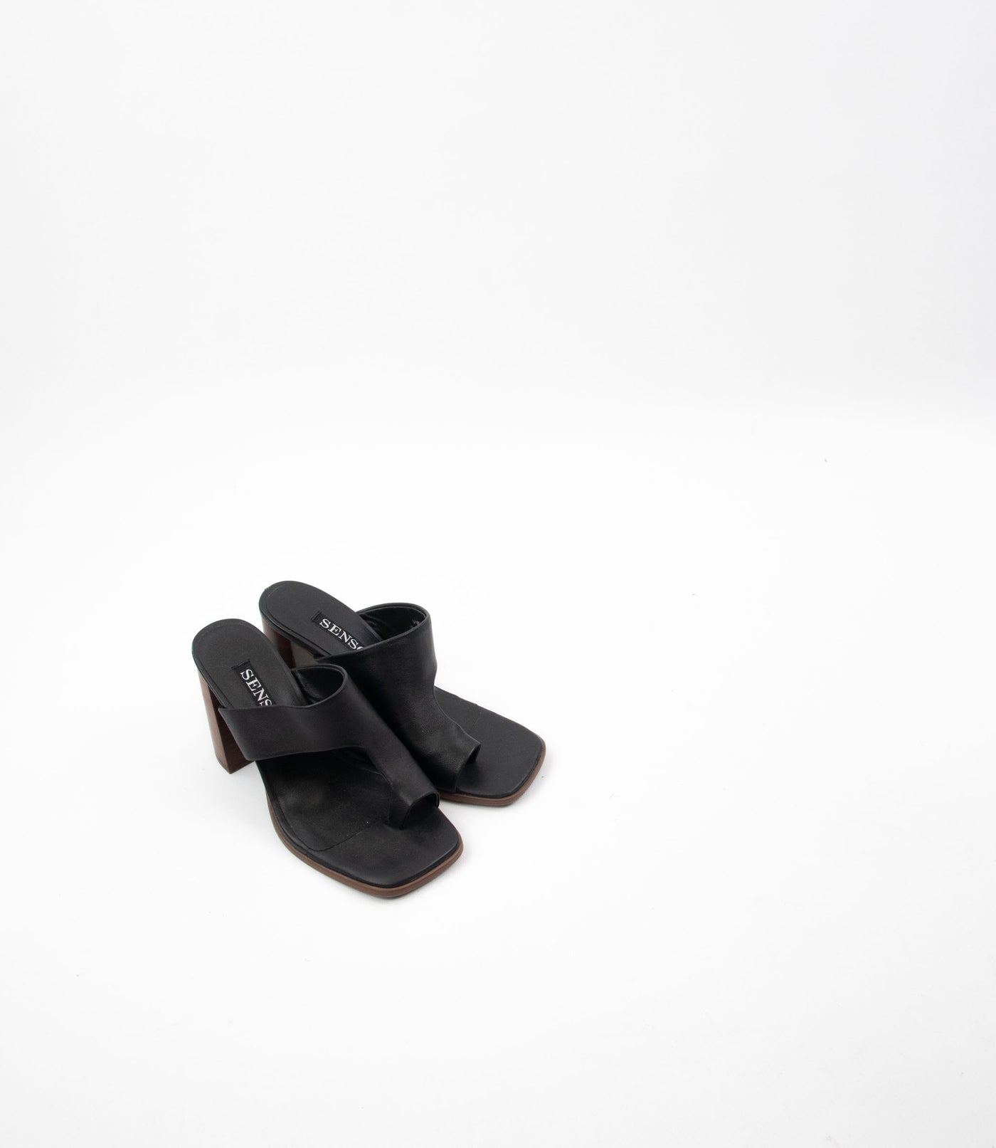 Sandalias negras de tacón