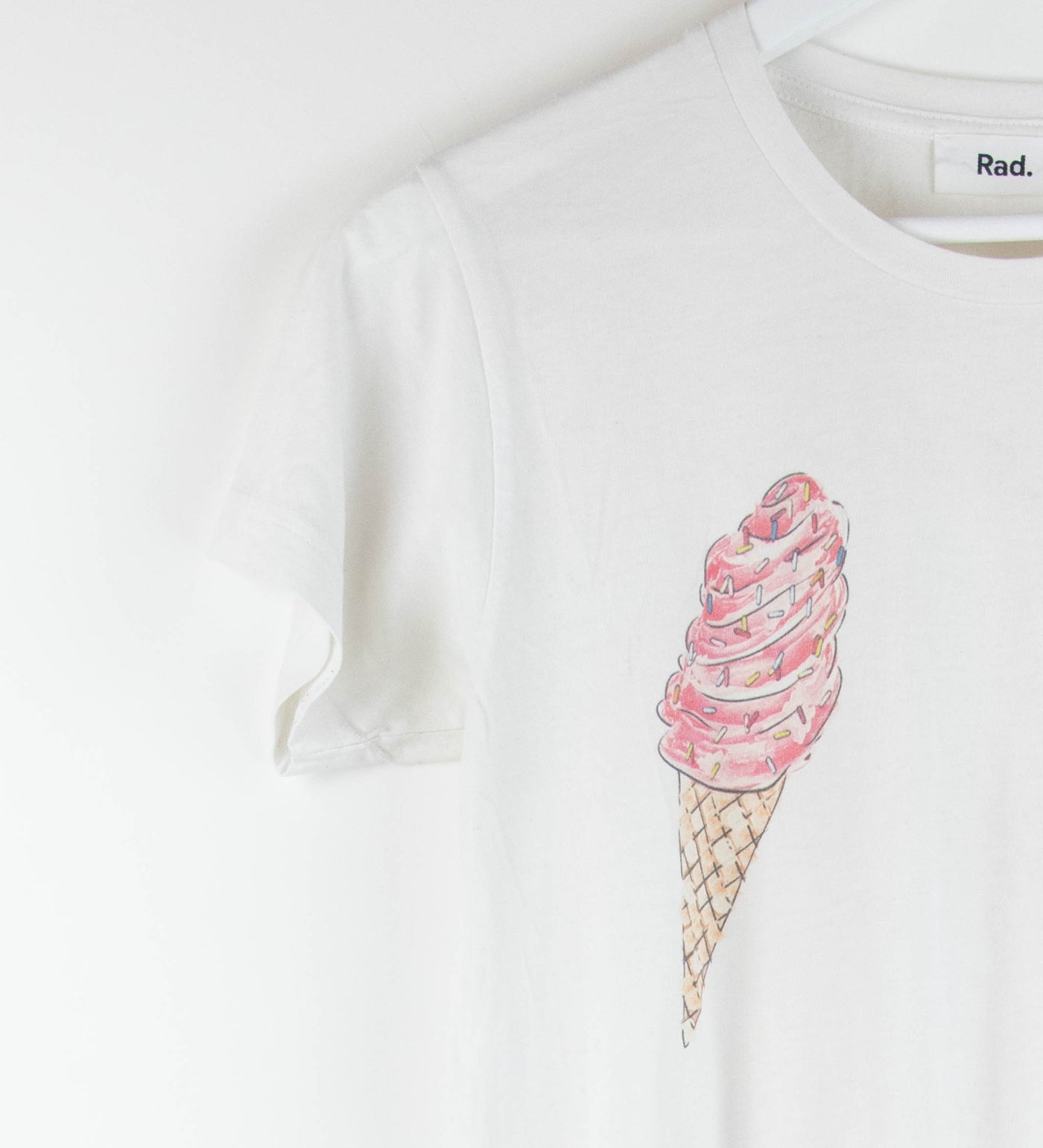 Camiseta blanca con estampado de helado