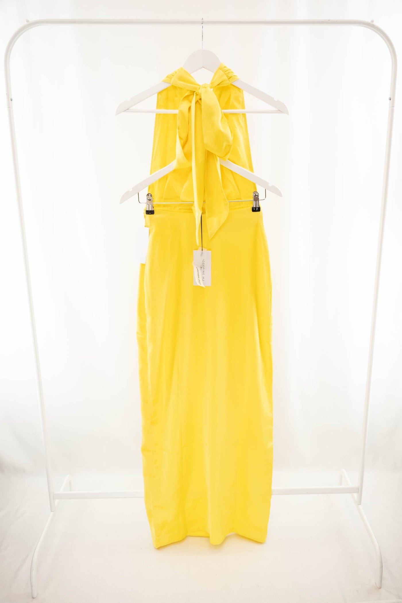 Vestido satinado amarillo (NUEVO)