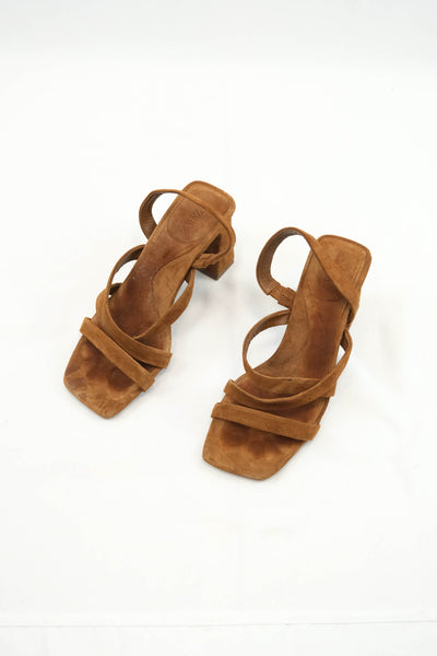 Zapato de tacón ante marrón
