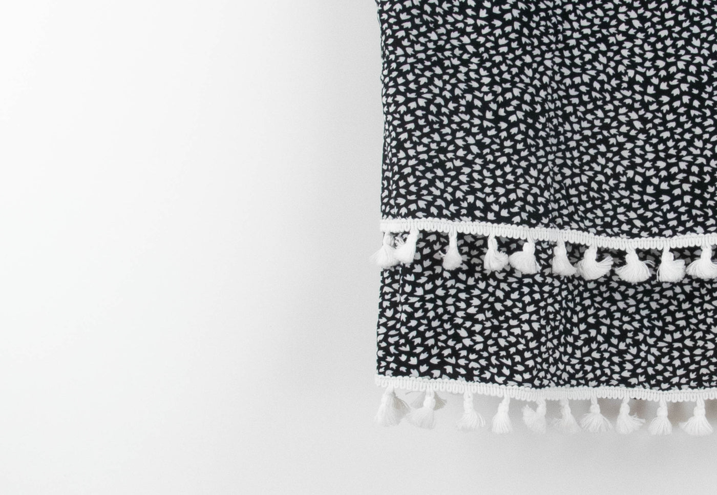 Blusa fluida de tiras negro con detalles blancos NUEVO