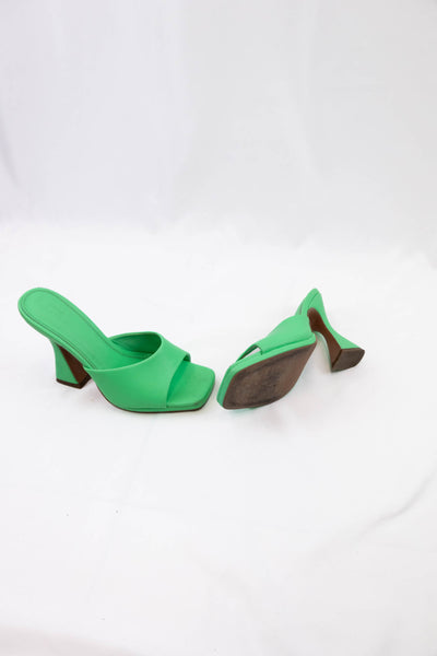 Zapato de tacón verde