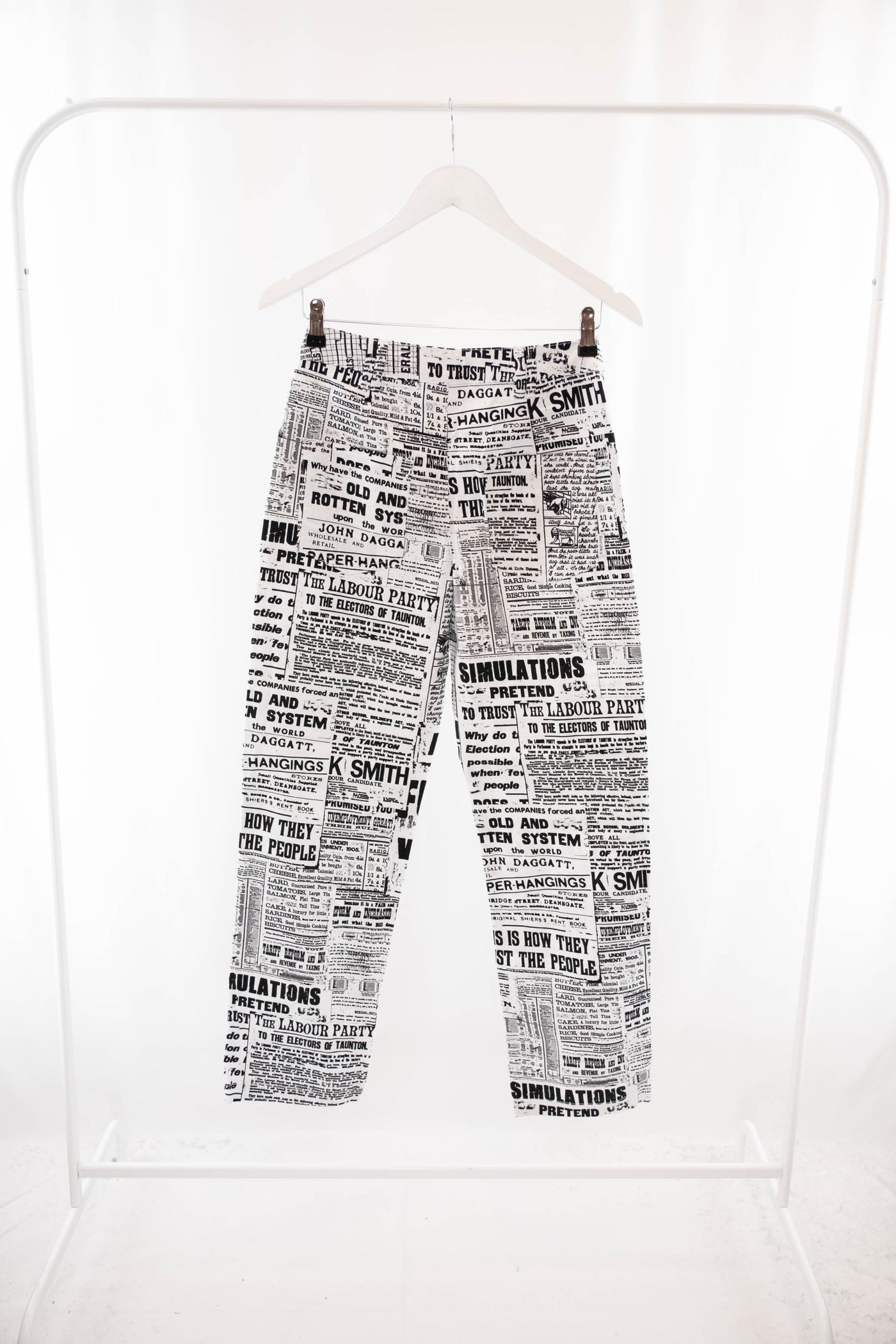 Pantalón estampado "news"