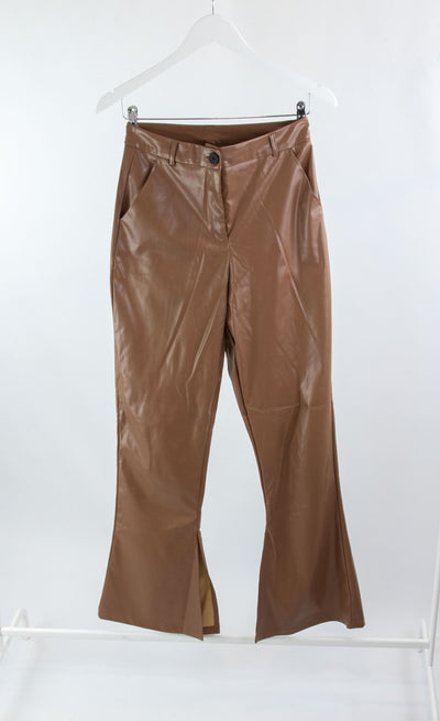 Pantalón marrón efecto piel