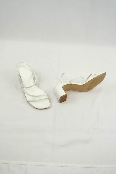 Zapato de tacón blanco