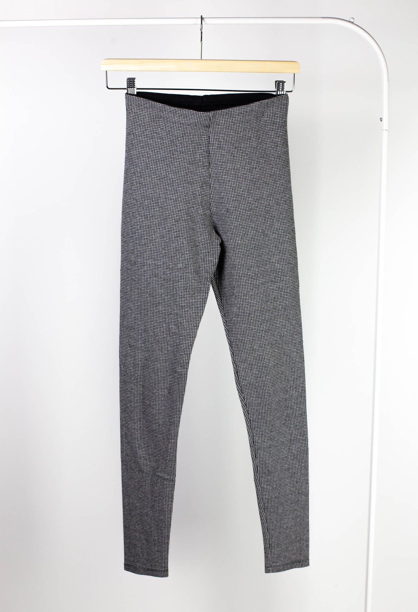 Pantalón tipo tweed gris