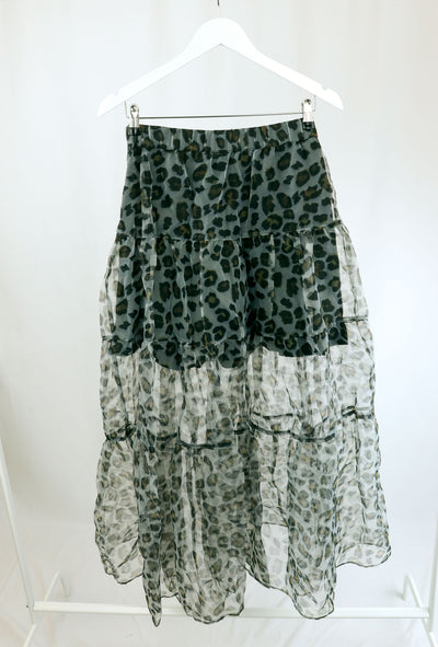Falda gris de tul estampado leopardo