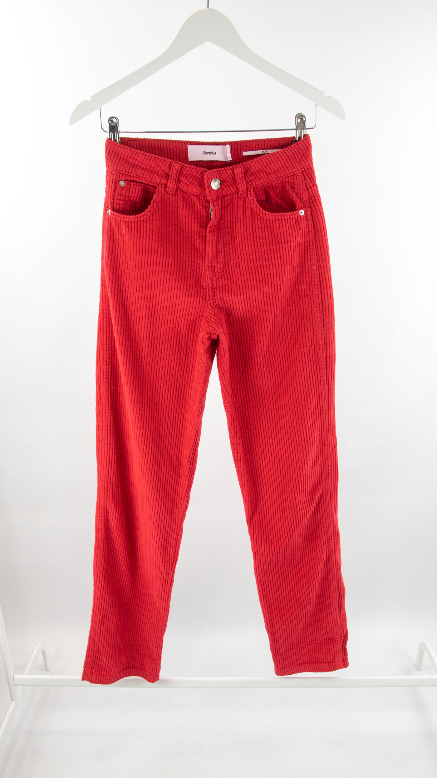 Pantalón rojo de pana