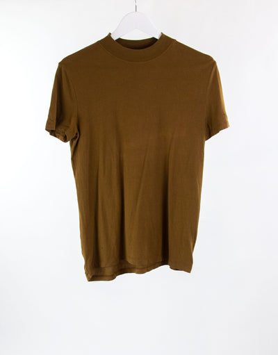 Camiseta marrón básico
