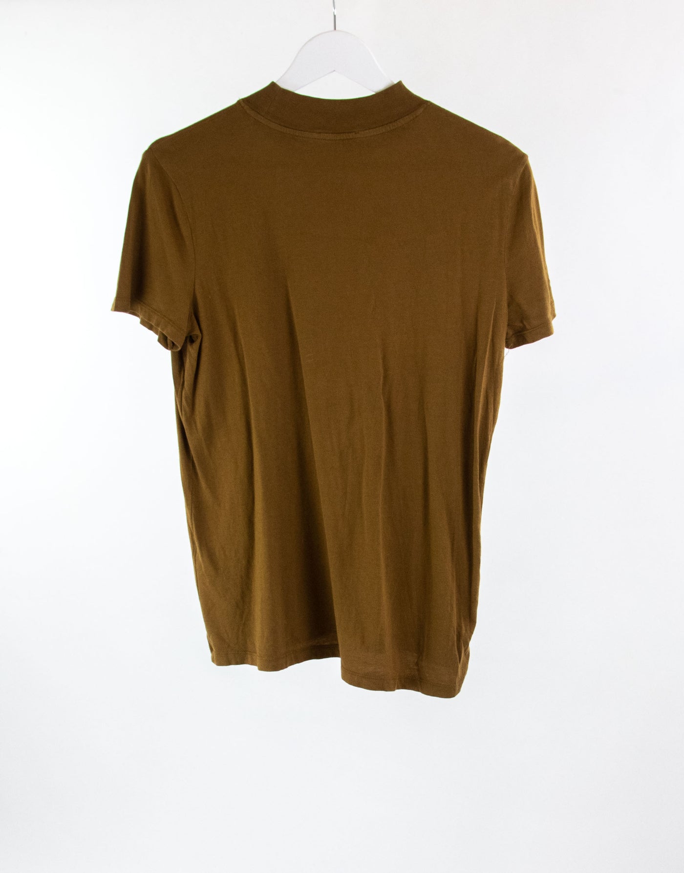 Camiseta marrón básico