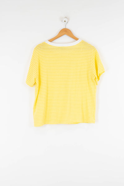 Camiseta amarilla con rayas blancas