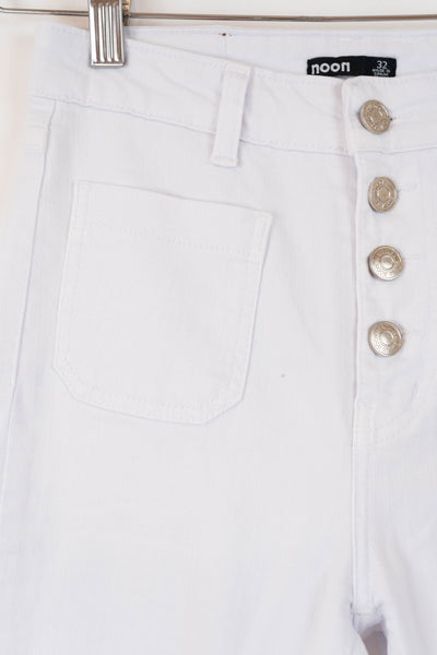 Pantalón vaquero blanco con botones
