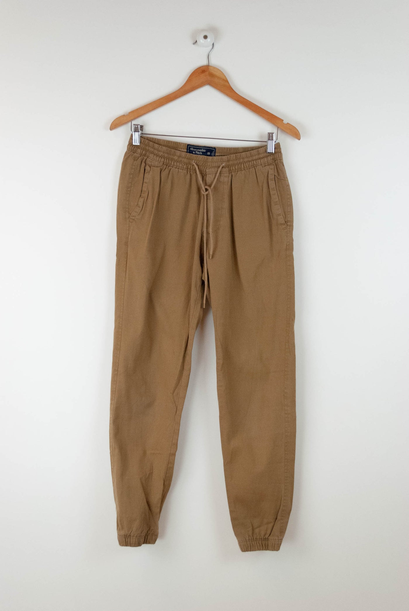 Pantalón jogger marrón verdoso