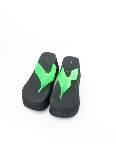 Sandalias negras y verde con plataforma