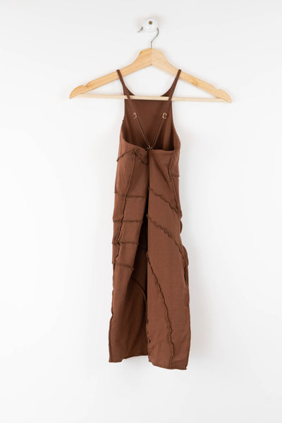 Vestido marrón con detalles