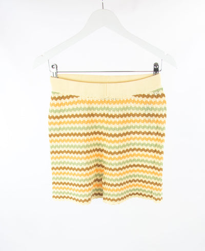 Pantalón corto de crochet amarillo pastel