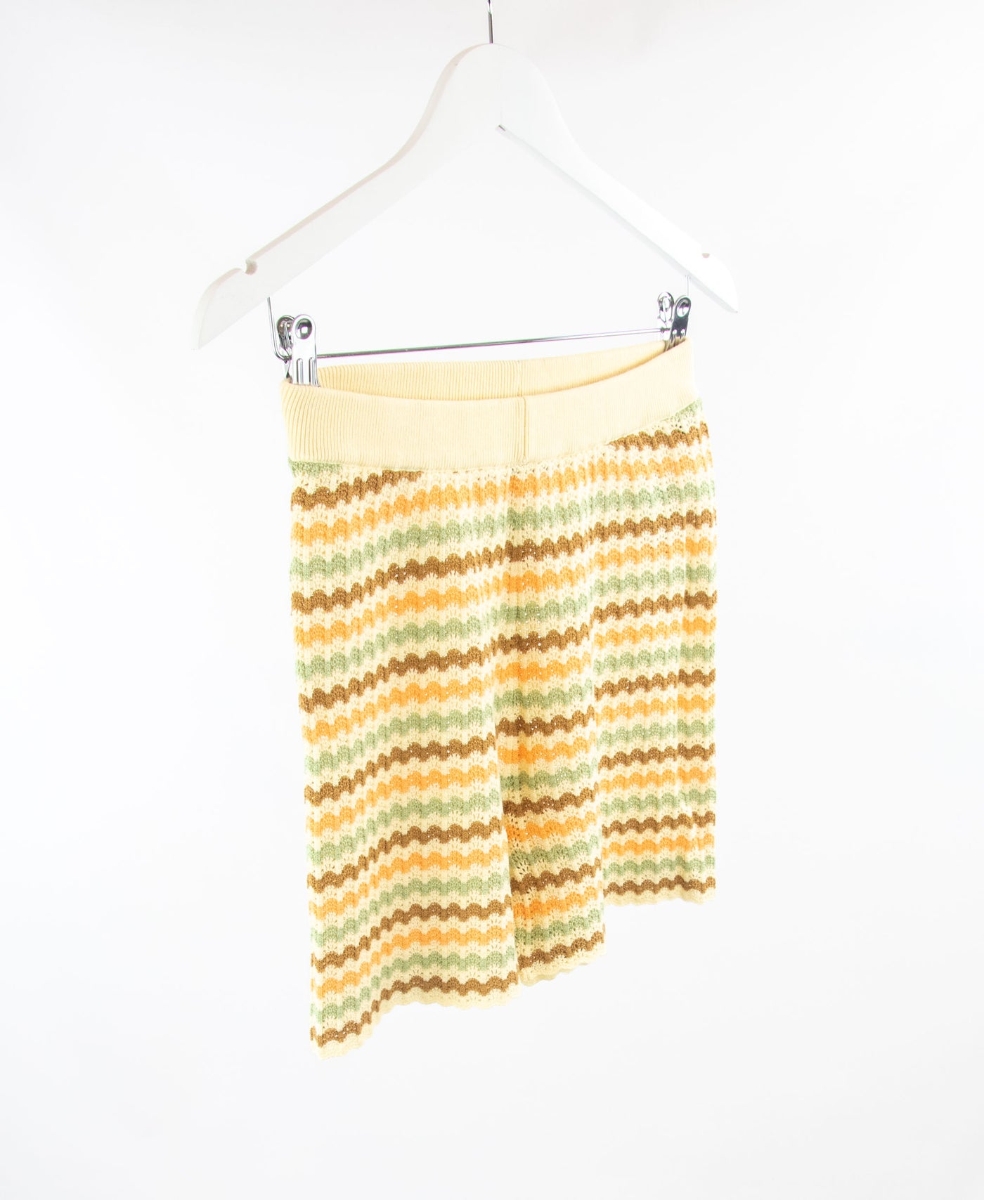 Pantalón corto de crochet amarillo pastel