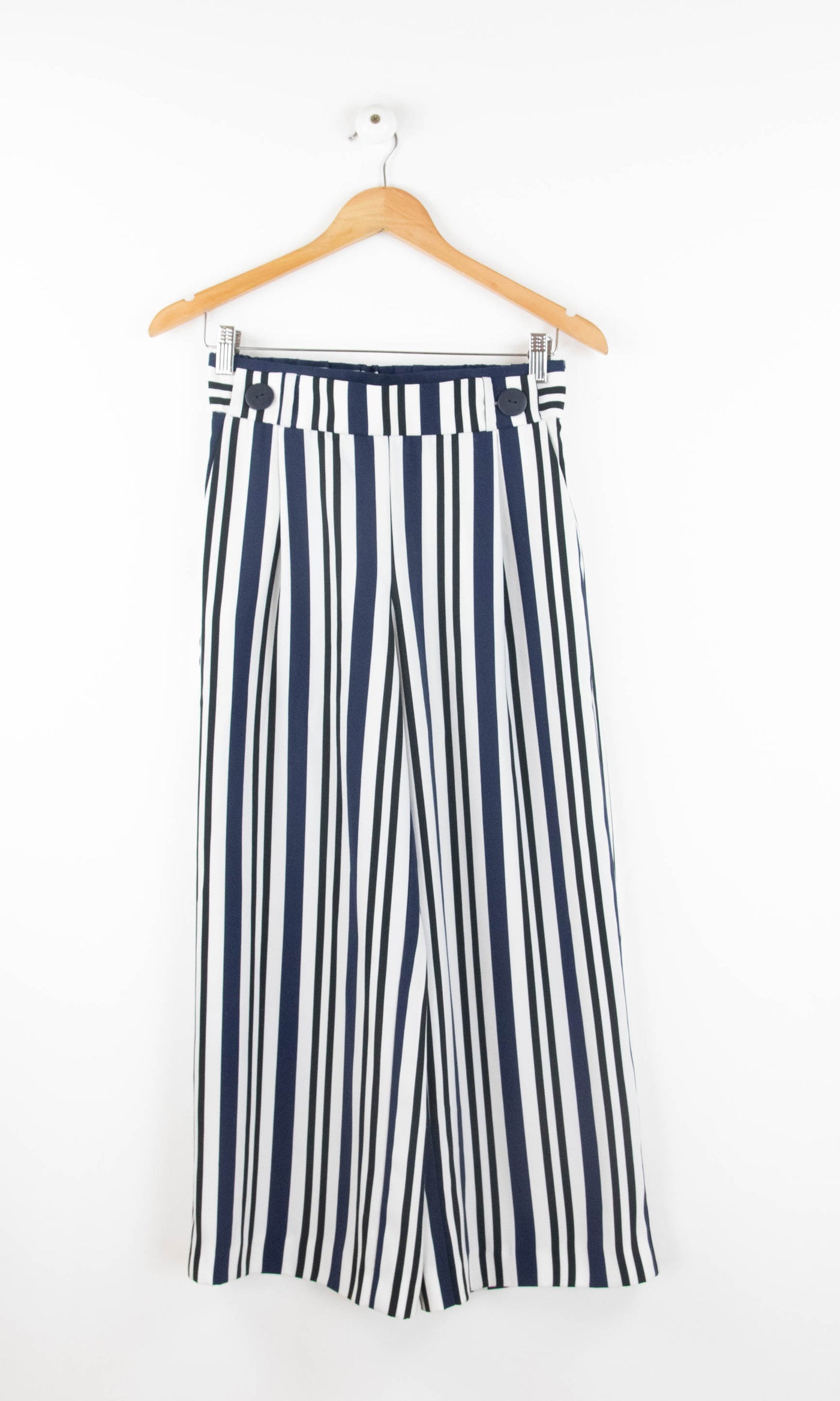 Pantalón ancho de rayas blanco y azul