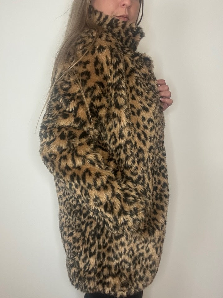 Abrigo pelo sintético leopardo