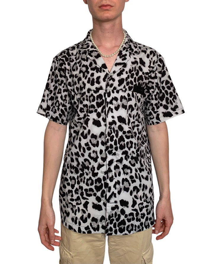 Camisa con estampado efecto leopardo
