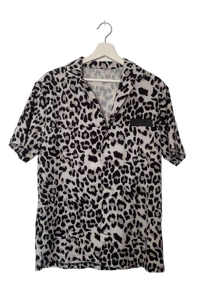 Camisa con estampado efecto leopardo