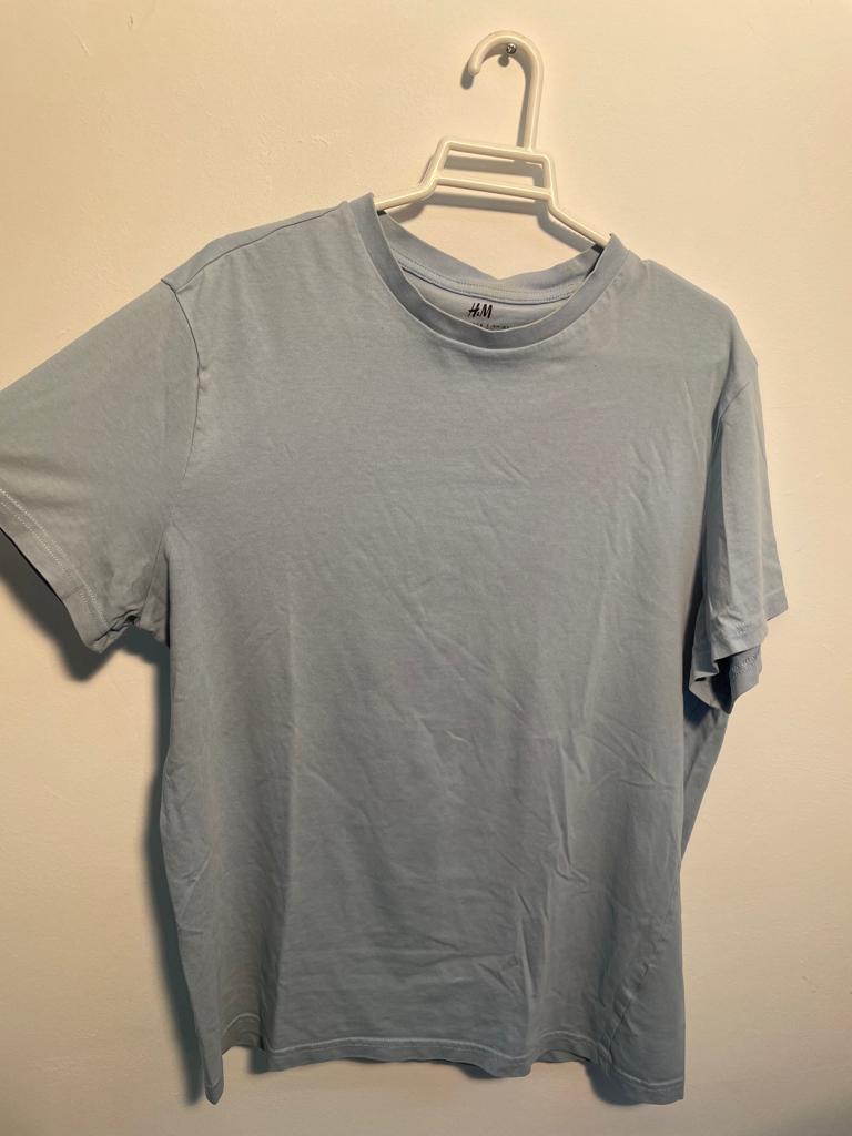 camiseta azul claro de manga corta oversize