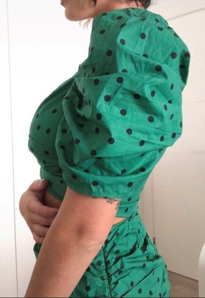 conjunto de falda y top verde con lunares