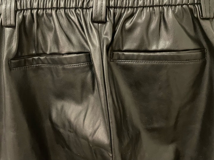 Pantalones efecto piel